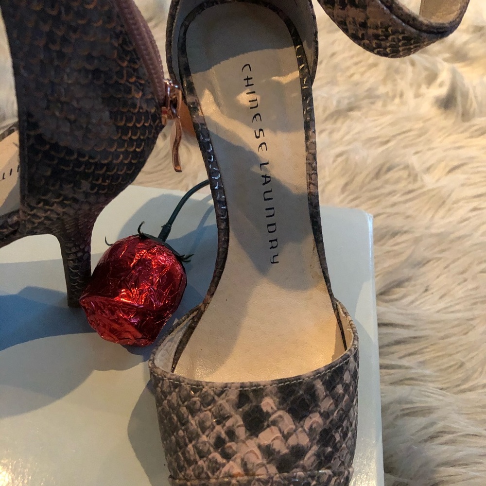 Heels - Picture 4 of 6